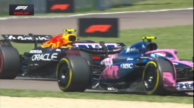 El gesto obsceno del japonés Yuki Tsunoda a Franco Colapinto por entorpecerlo en la pista