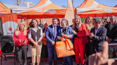 Orrego recorrió un nuevo operativo San Juan Cerca en Pocito
