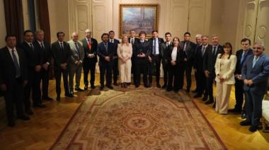 Con el diario del lunes