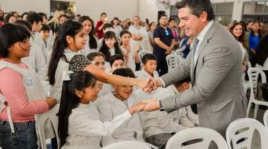 Orrego entregó 2.345 netbooks a estudiantes de Rivadavia