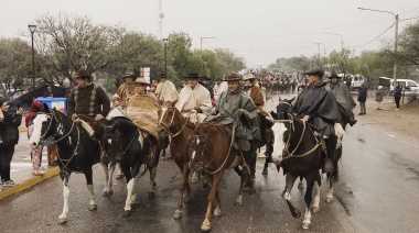 El gobernador Orrego acompañó la llegada de la XXXIII Cabalgata de Fe a la Difunta Correa