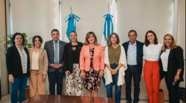 El Ministerio de Educación firmó un convenio con empresa minera
