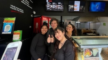 Milei visitó el local de empanadas donde se refugió Fran Fijap, el youtuber libertario que fue agredido en el Congreso