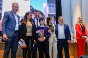 Orrego encabezó la entrega de llaves de viviendas y escrituras a familias de distintos departamentos