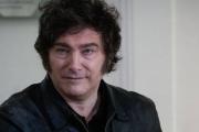 Javier Milei votó en Almagro rodeado de militantes y sin hacer declaraciones