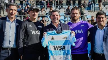 El gobernador saludó a Los Pumas durante su entrenamiento en San Juan, previo al esperado partido contra Inglaterra