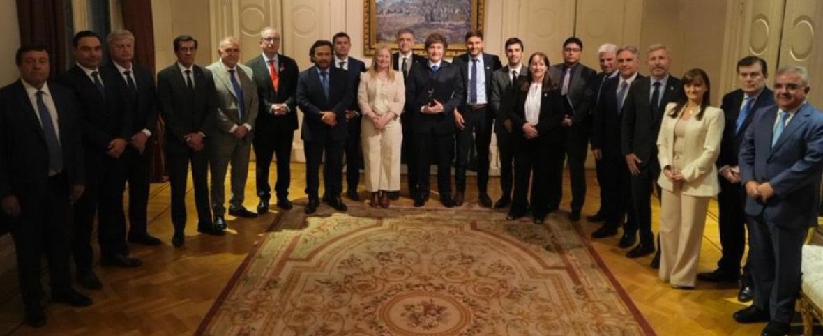 Con el diario del lunes