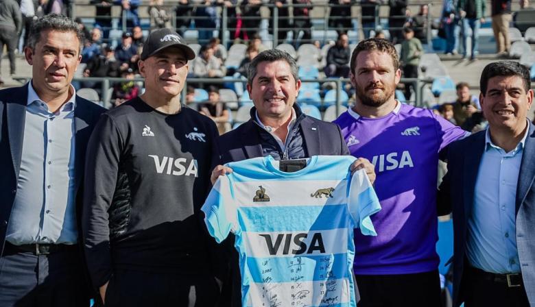 El gobernador saludó a Los Pumas durante su entrenamiento en San Juan, previo al esperado partido contra Inglaterra