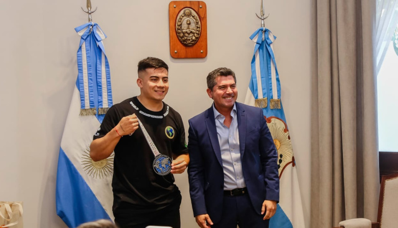 El gobernador Orrego recibió a Santiago Flores, campeón mundial de Powerlifting