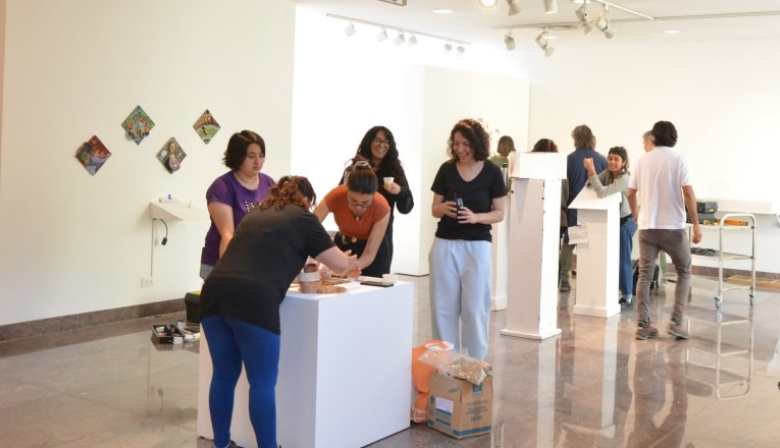 Estudiantes de Artes Visuales presentan sus trabajos en el Franklin Rawson