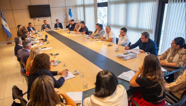 Diputados recibieron a representantes de OSSE en una reunión de comisión