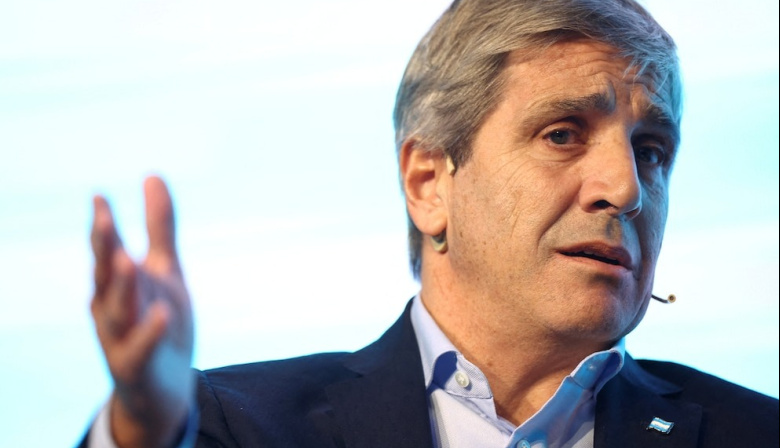 Caputo descartó que el nuevo esquema cambiario acelere la inflación y anticipó cómo comprará reservas