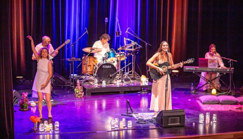 Jornada cultural y artística por el 8M en los jardines del Chalet Cantoni