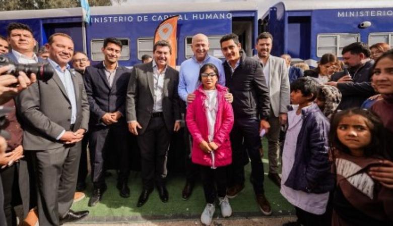 Más servicios y trámites cerca de los vecinos: Orrego recorrió el operativo San Juan Cerca en Cañada Honda
