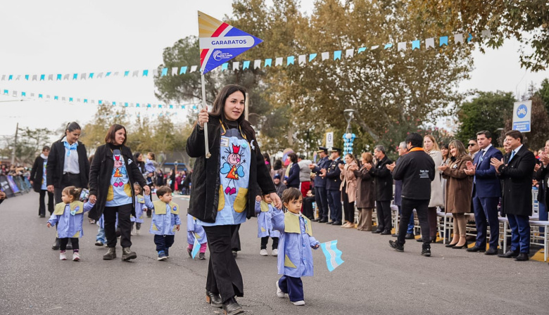 Santa Lucía celebró el 25 de Mayo con el tradicional desfile de los jardines municipales