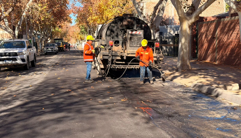 La pavimentación llegó al corazón del centro sanjuanino: comenzaron los trabajos sobre calle Caseros