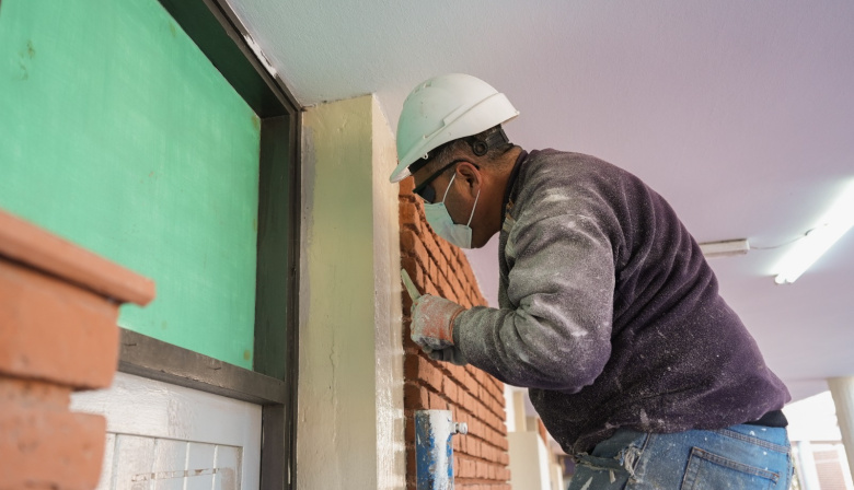 Durante el receso invernal, avanzan los trabajos de mantenimiento en 160 escuelas