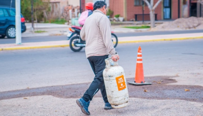 Vecinos de Albardón, Iglesia, 25 de Mayo, Ullum y Valle Fértil reciben la Garrafa Hogar