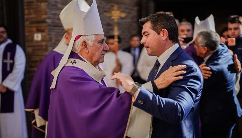 Orrego acompañó a las familias en la misa de homenaje a las víctimas del siniestro aéreo