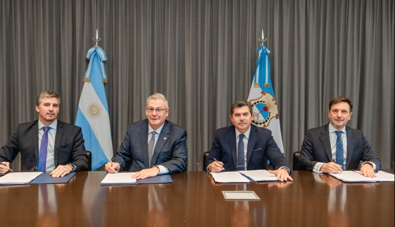 El gobernador Orrego concretó un acuerdo con Vicuña que adelanta US$ 250 millones para infraestructura