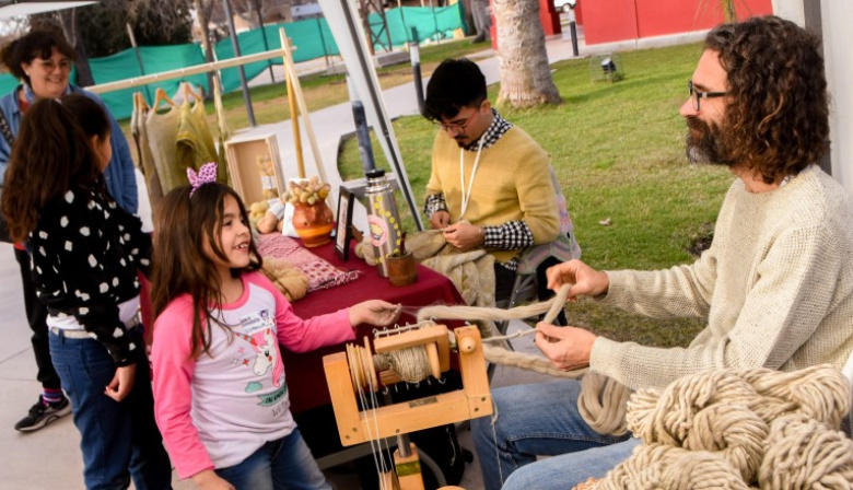 El Mercado Artesanal invita a aprender nuevos oficios
