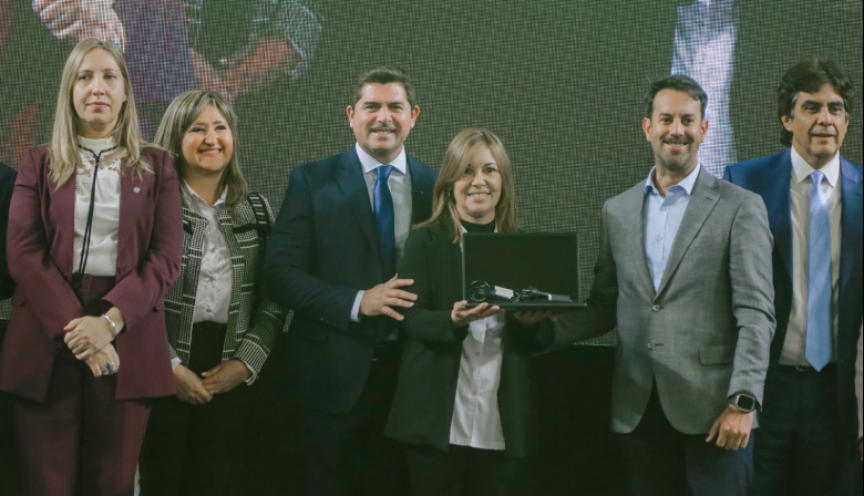 Por segundo año consecutivo el Gobierno de San Juan entregó computadoras a docentes toda la provincia