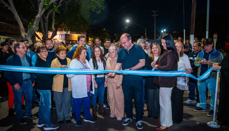 Del compromiso a la realidad: Miodowsky inauguró en 20 días el pavimento de los cinco pasajes del Barrio 2 de Agosto