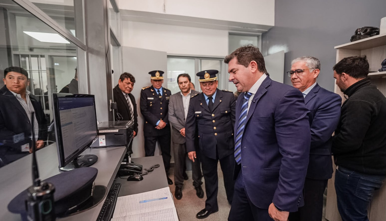 Orrego inauguró la refuncionalización de la Comisaría de Zonda para optimizar la seguridad