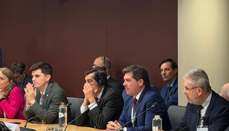 Orrego expuso sobre energía y minería ante inversores europeos en París