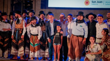 Orrego presenció el espectáculo "San Juan brilla alto 2024" en el Anfiteatro Buenaventura Luna