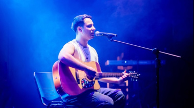 Una noche de rock y emoción con Lucas Sastriques en el Teatro del Bicentenario