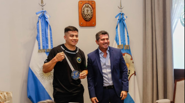 El gobernador Orrego recibió a Santiago Flores, campeón mundial de Powerlifting