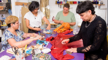 Supra reciclaje: el arte de revalorizar el vestuario de los artistas itinerantes de la FNS 2025