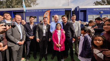 Más servicios y trámites cerca de los vecinos:  Orrego recorrió el operativo San Juan Cerca en Cañada Honda