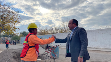 Miodowsky recorrió el Lote 34 en La Bebida y dialogó con los vecinos por el inicio de nuevas obras