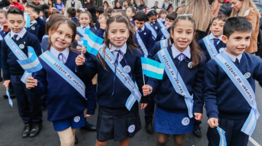 Estudiantes de Santa Lucía prometieron lealtad a la Bandera