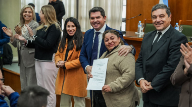 Orrego entregó 118 escrituras y reafirmó el compromiso de avanzar con la regularización dominial en San Juan