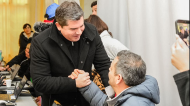 Orrego visitó San Juan Cerca en Pocito, que incorporó regularización dominial y prevención médica