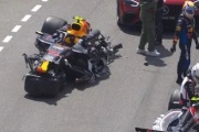 El impactante accidente de Checo Pérez en la primera vuelta del GP de Mónaco de Fórmula 1: tres autos destrozados y bandera roja
