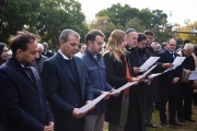 Plantaron un olivo como símbolo de la paz en la semana de la olivicultura