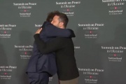Javier Milei fue recibido por Volodimir Zelensky en Suiza