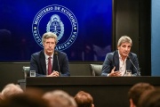 Luis Caputo y Santiago Bausili presentan la segunda etapa del plan económico del Gobierno