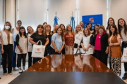 Educación comenzó con la entrega de 1.355 tablets a 226 escuelas