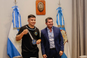 El gobernador Orrego recibió a Santiago Flores, campeón mundial de Powerlifting