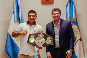 Orrego recibió al boxeador Ezequiel “Pac Man” Fernández, tras su histórico triunfo