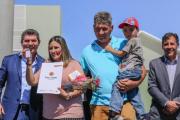 El gobernador encabezó una nueva entrega de viviendas en Rawson