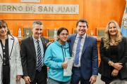 Orrego encabezó una entrega de audífonos y anteojos que transforma la vida cotidiana de las familias