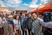 Orrego recorrió San Juan Cerca en Rawson, con servicios y trámites para las familias
