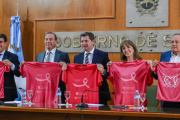 Orrego encabezó el lanzamiento de la maratón para prevenir el cáncer de mama