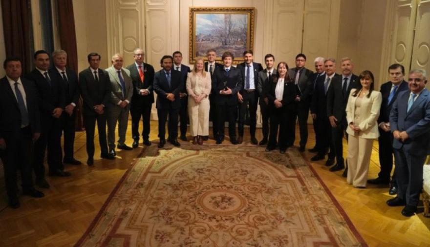 Con el diario del lunes